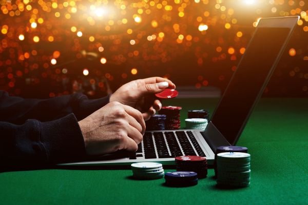 Antarmuka aplikasi mobile nagaempire menampilkan dashboard permainan dan opsi pembayaran lokal